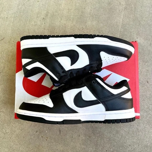 NEW IN BOX Nike Dunk Low Pandas! - Picture 4 of 4